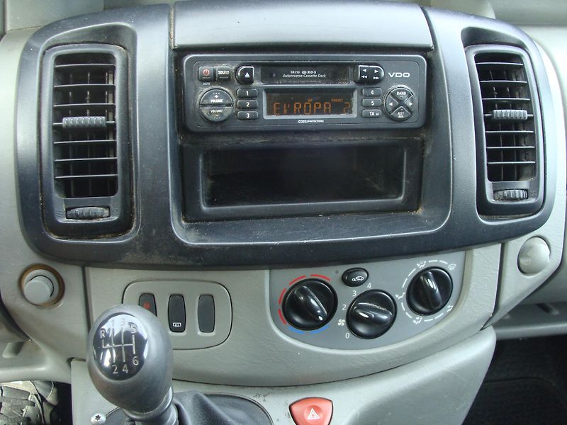 Opel Vivaro 2.0 CDi, 66 kW, tažné zařízení - fotka 13 z 19