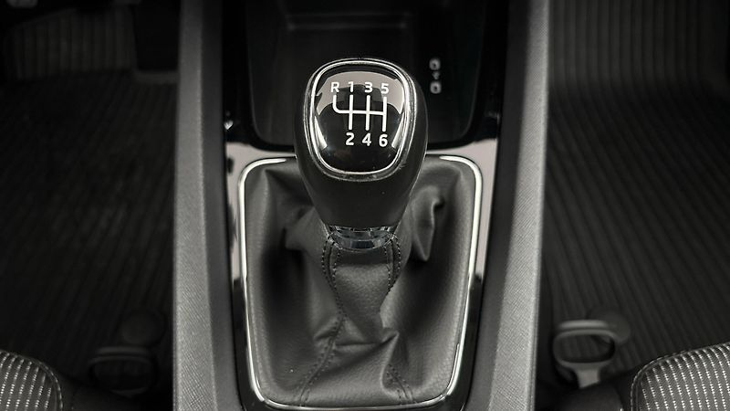 Škoda Octavia 2.0 TDI Ambition Combi - fotka 22 z 24
