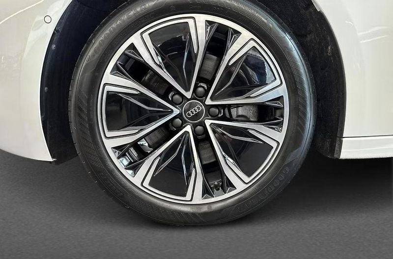 Audi A5 Avant 2.0 TDI Q 360k Tažné - fotka 8 z 17