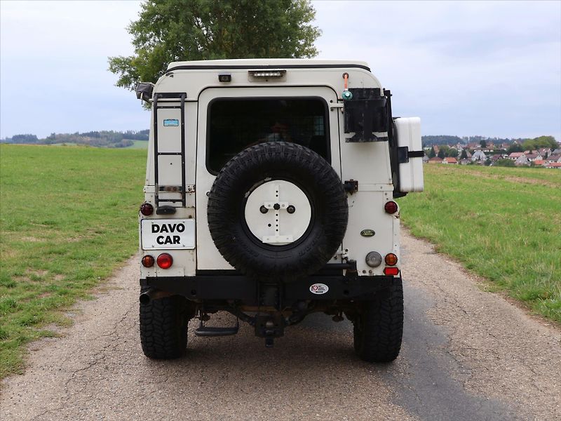 Land Rover Defender 2,5 110 Hard Top - fotka 6 z 40