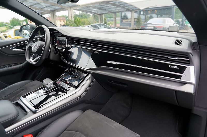 Audi RS Q8 TFSI 441kW quattro - fotka 26 z 51