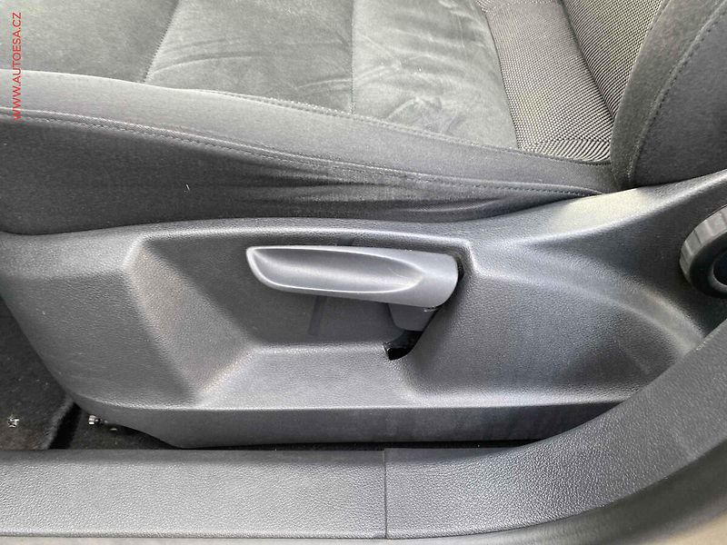 Volkswagen Tiguan (2012) 2.0 TDi, Sport&Style, park. - fotka 14 z 16