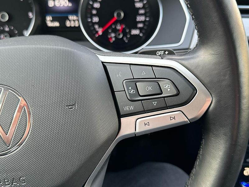 Volkswagen Passat Business Premium 2,0TDI 110kW - fotka 23 z 25