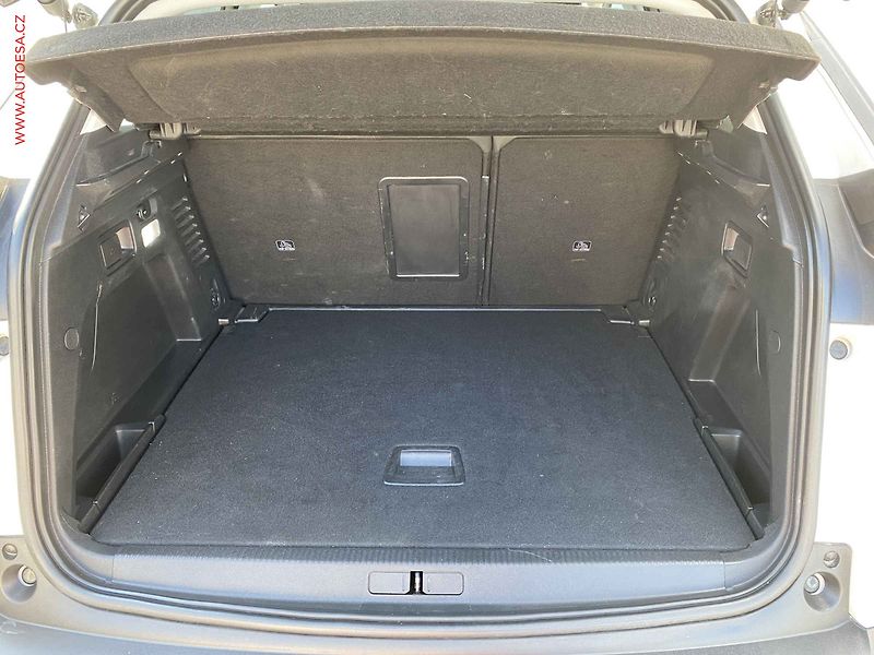Peugeot 3008 (2019) 1.2PT, Allure, AT, panor - fotka 7 z 18