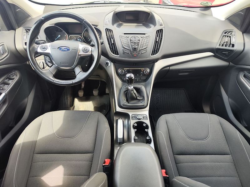 Ford Kuga 2.0 TDCi/110kW Trend 4x4 - fotka 12 z 29