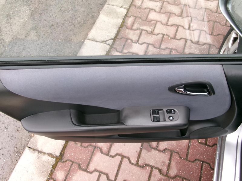 Honda Jazz (2005) 1,3i - ZADÁNO - fotka 19 z 27