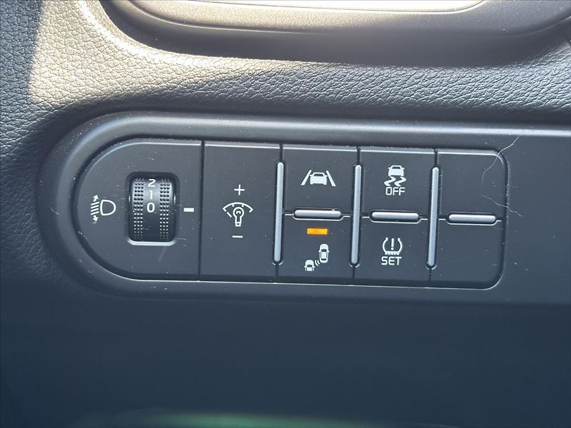 Kia Ceed 1,5 TGDi 118kW AT TOP NAVI - fotka 33 z 44