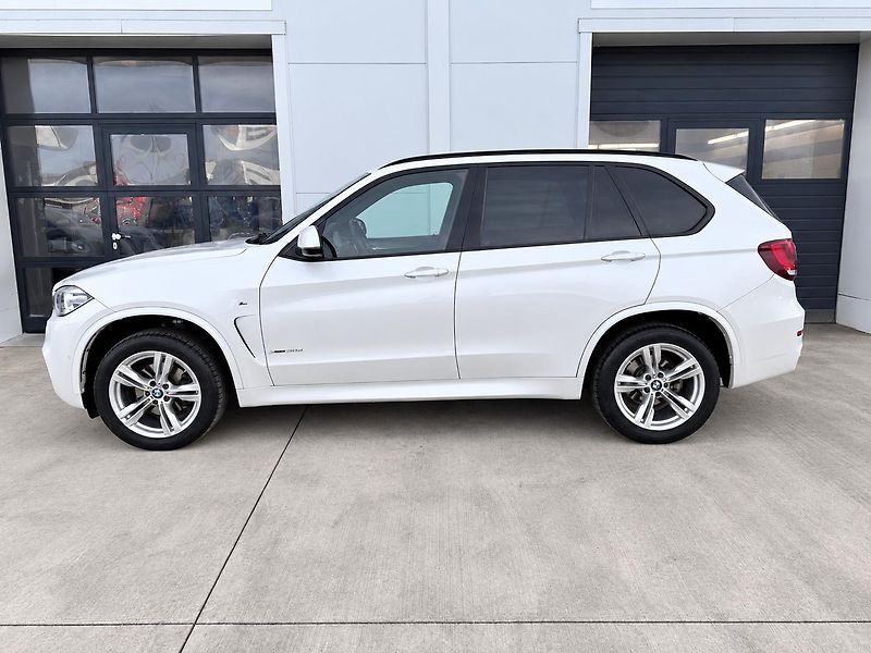 BMW X5 xDrive30d M-Sport - fotka 3 z 24
