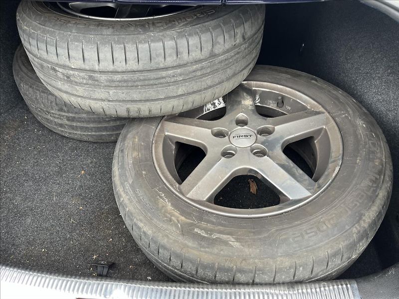 Volkswagen Passat 1.9 TDi KLIMA 2 x KOLA BEZ STK - fotka 24 z 24