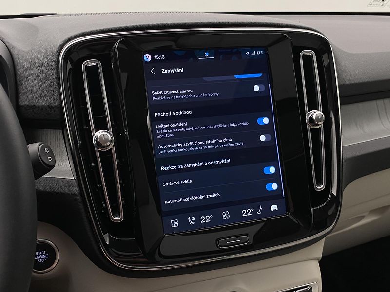 Volvo XC40 B4 DARK ULTRA AUT CZ - fotka 56 z 60