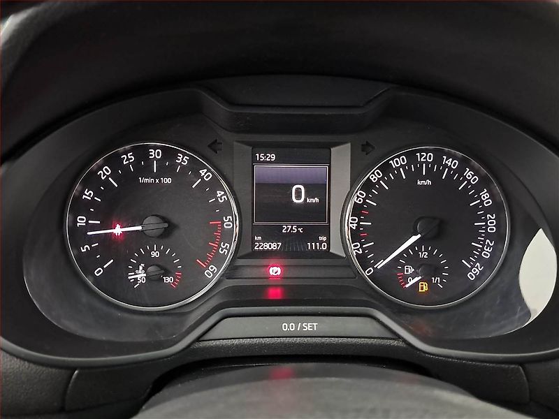 Škoda Octavia (2015) 1.6 TDI, Serv.kniha, Xenony - fotka 11 z 19