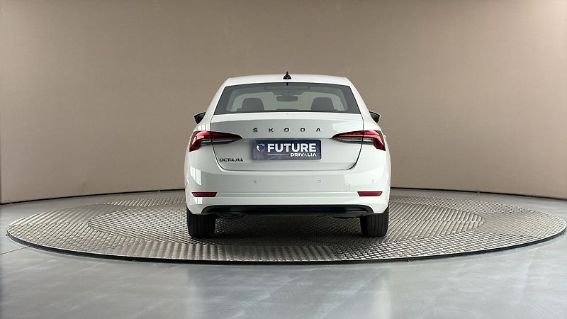 Škoda Octavia 2.0 TDI Active - fotka 5 z 24