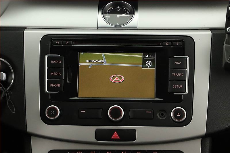 Volkswagen Passat (2011) 1.6 TDI, nová STK - fotka 10 z 13
