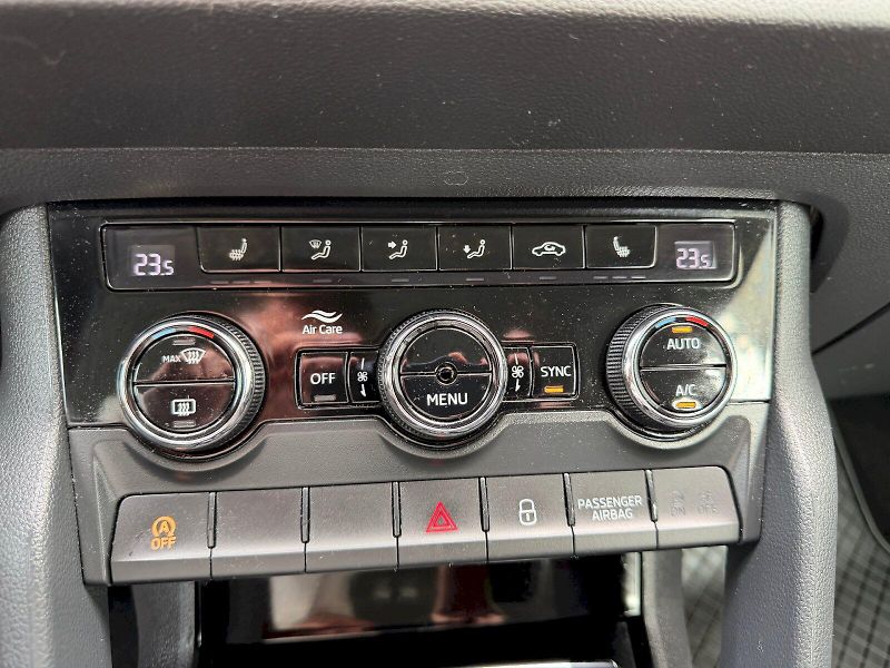 Škoda Karoq (2018) AMBITION TSI 1.0/85KW 6MP - fotka 15 z 23