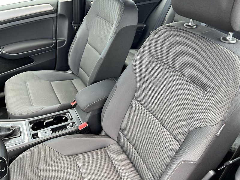 Volkswagen Golf (2015) VII 2.0TDi 110kW! Xenony! - fotka 16 z 29