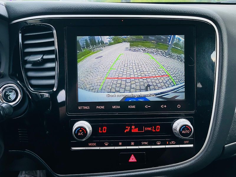 Mitsubishi Outlander 2.4i+HYBRID 4x4 SERVISKA TAŽNÉ - fotka 44 z 53