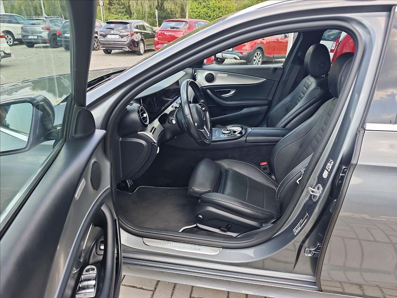 Mercedes-Benz Třídy E 2,9 400d 4Matic 9G-Tronic - fotka 10 z 22