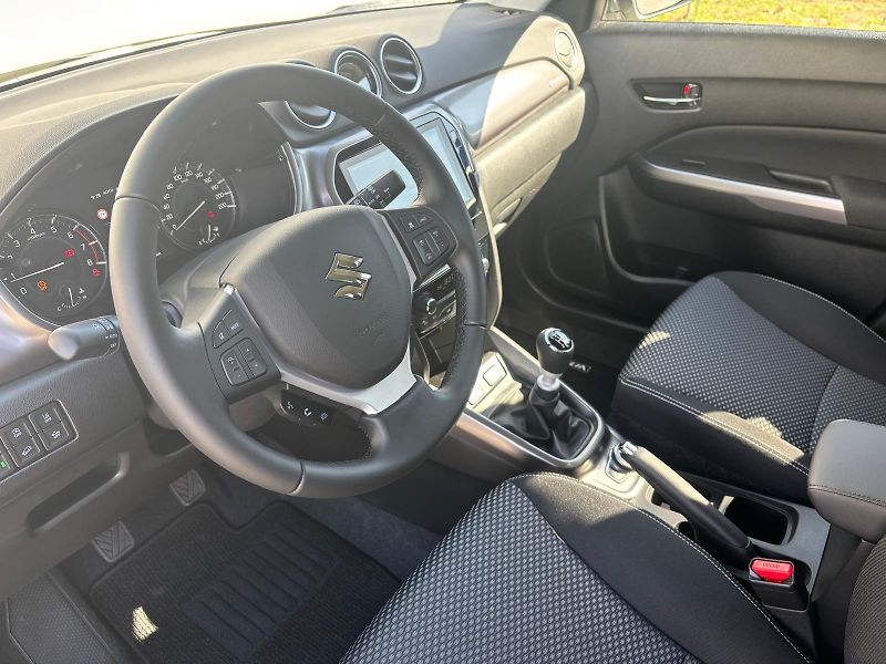 Suzuki Vitara 1,4 BoosterJet Premium AllGrip - fotka 11 z 25