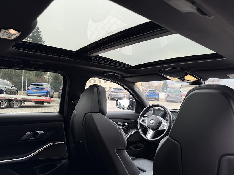 BMW Řada 3 (2023) M340i 275kW XDRIVE HUD PANORAM - fotka 31 z 53