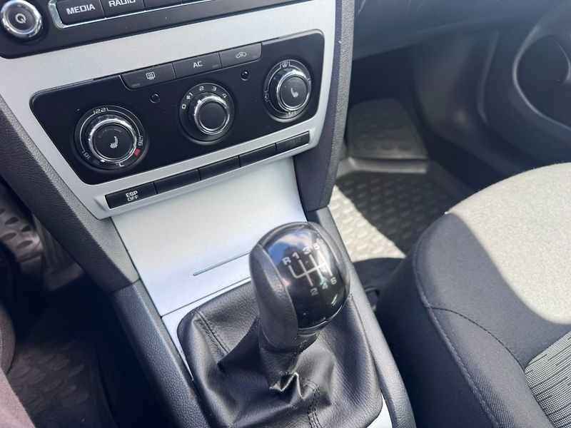 Škoda Octavia (2009) 1,4 TSI 90 KW STK KOLA - fotka 31 z 50