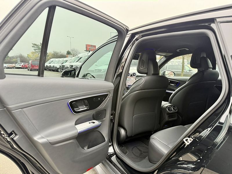 Mercedes-Benz GLC (2023) 300 e 4MATIC SUV - fotka 14 z 48