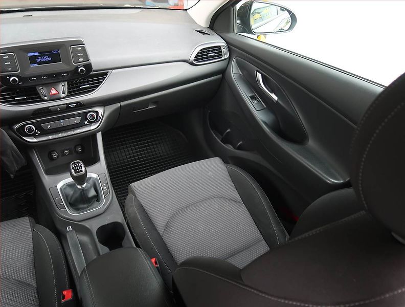 Hyundai i30 (2022) Comfort 1.0 T-GDI, Serv.kniha - fotka 8 z 15