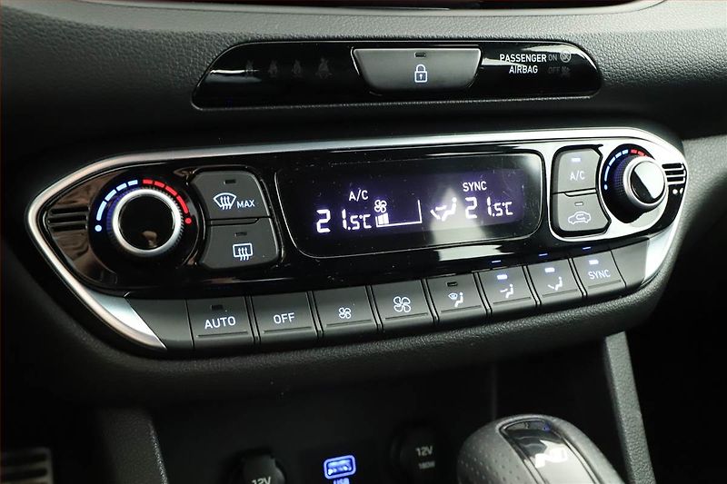 Hyundai i30 (2023) N-Line 1.5 T-GDI - fotka 15 z 20