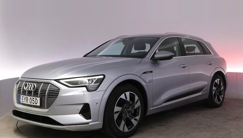Audi e-tron 55 Quattro SoH 92% Tažné LED  - fotka 1 z 19