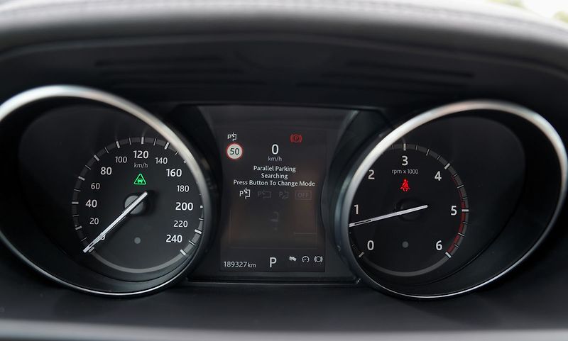 Land Rover Discovery 3.0 TD6/HSE/260PS/ČR - fotka 41 z 54
