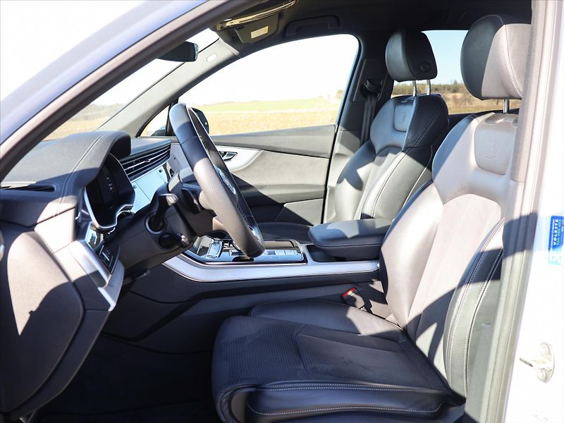 Audi Q7 3,0 TDI quattro tiptronic S li - fotka 11 z 42