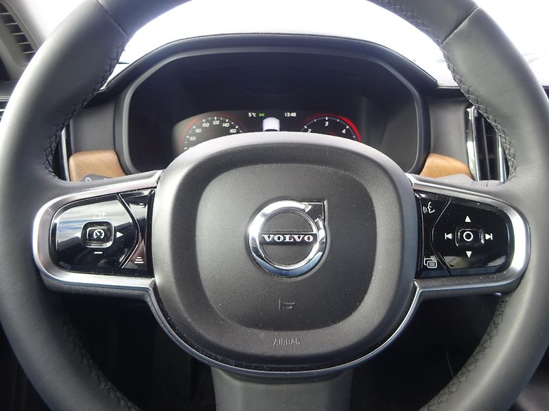 Volvo S90 D4 140kW Inscription ČR - fotka 14 z 25
