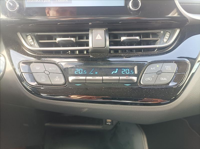 Toyota C-HR 1,8 Comfort - fotka 18 z 20