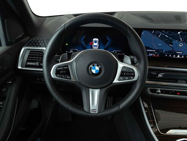 BMW X5 xDrive40i - fotka 13 z 23