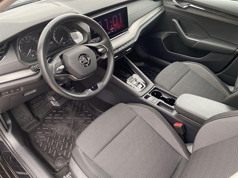 Škoda Octavia (2023) Combi 2.0 TDI DSG Ambition - fotka 6 z 30