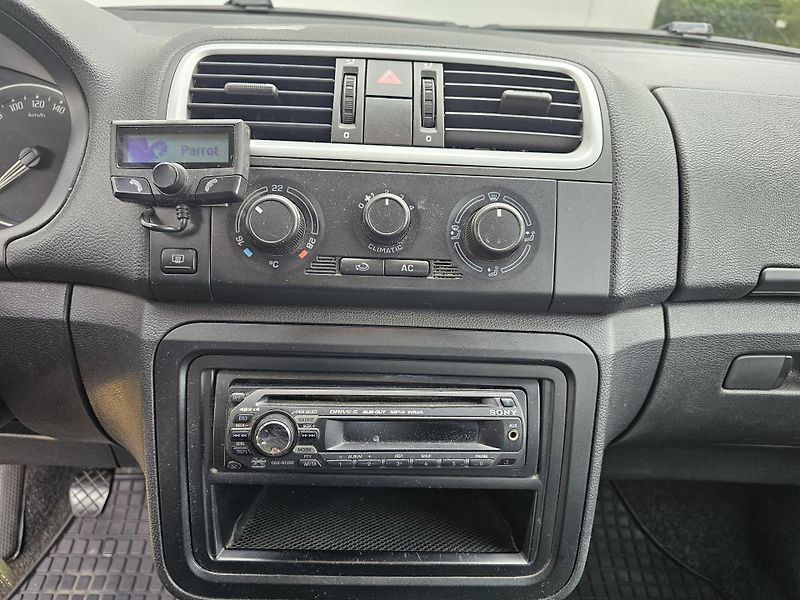 Škoda Fabia (2008) 2 1.2 HTP KLIMA - fotka 12 z 17