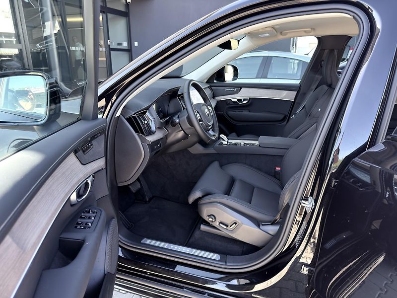 Volvo XC90 T8 AWD RECH. PLUS DARK+ kola - fotka 10 z 51