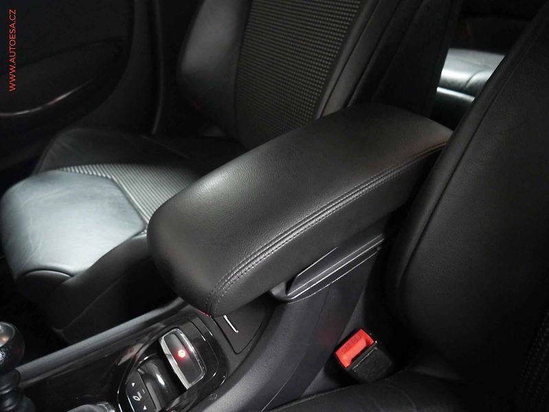 Citroën C5 (2012) 2.0 HDi, Exclusive - fotka 19 z 21