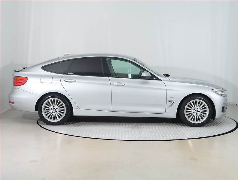 BMW Řada 3 (2016) Luxury Line 320d xDrive GT - fotka 6 z 18