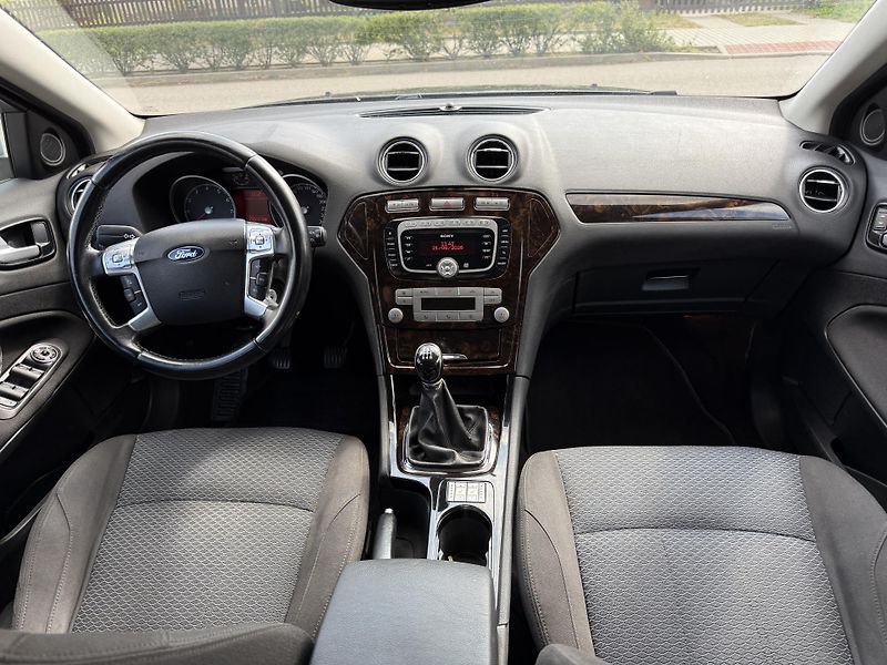 Ford Mondeo 2.0i 107 KW ALU. - fotka 11 z 13