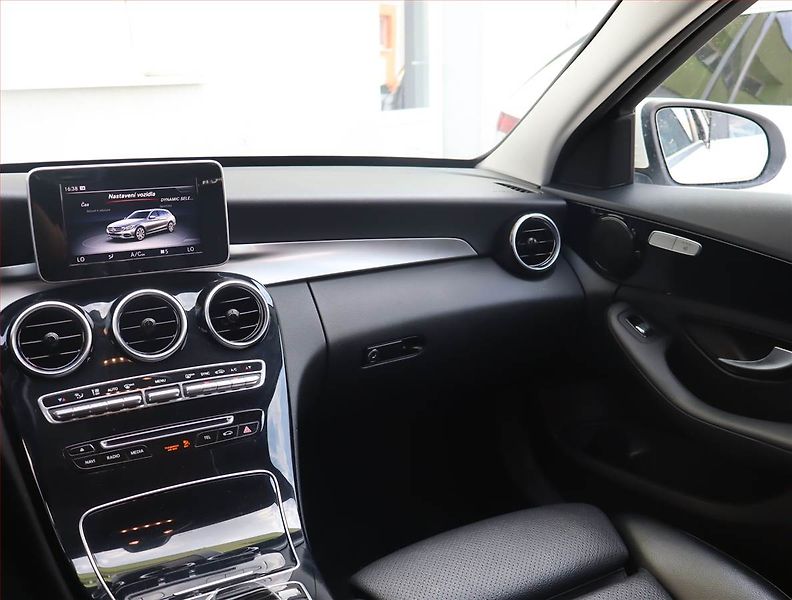 Mercedes-Benz Třídy C (2017) C 220 d, Automat, Kůže, Navi - fotka 8 z 16