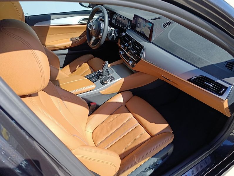 BMW Řada 5 540d xDRIVE MSPORT PANO DPH - fotka 18 z 34