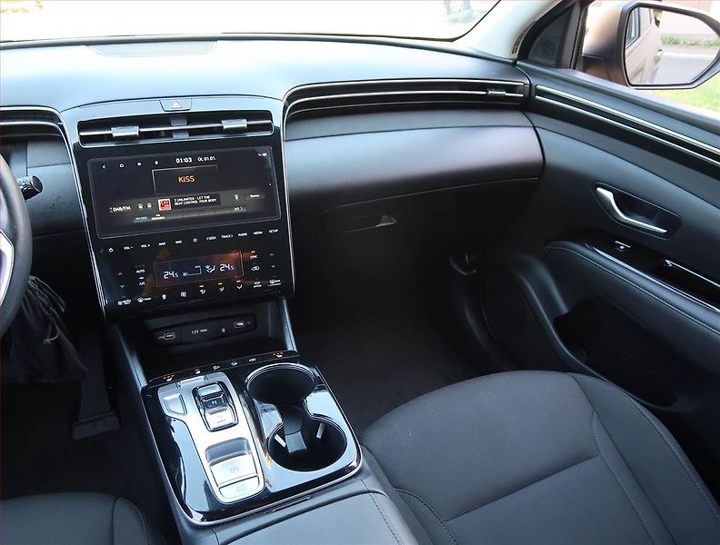 Hyundai Tucson (2022) 1.6 T-GDI HEV - fotka 8 z 22