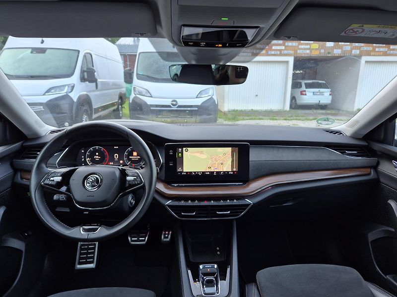 Škoda Octavia Combi Scout TDi 147kw DSG 4x4 - fotka 10 z 49