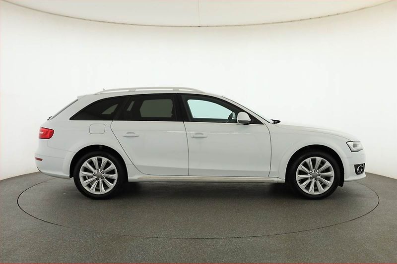 Audi A4 Allroad (2013) 2.0 TDI, 4X4, Automat - fotka 6 z 19