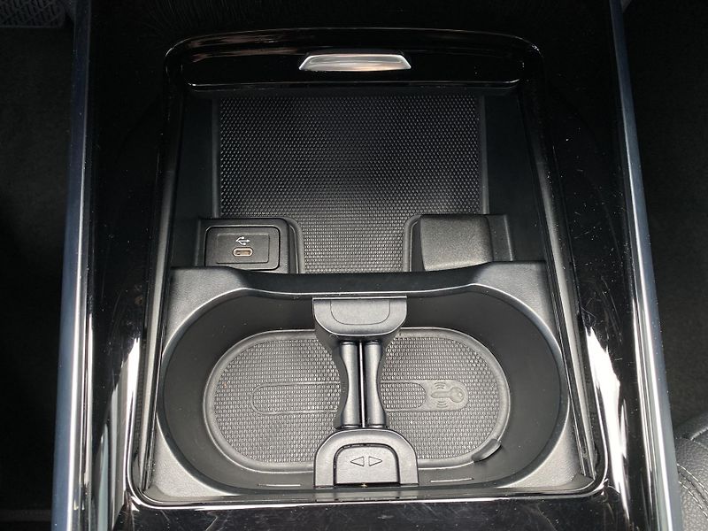 Mercedes-Benz GLA 180 d Progressive Advanced - fotka 23 z 27