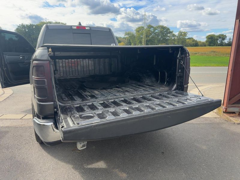Dodge RAM 1500 (2020) 3,6 Bighorn Lonestar Quad 4x4  - fotka 17 z 19