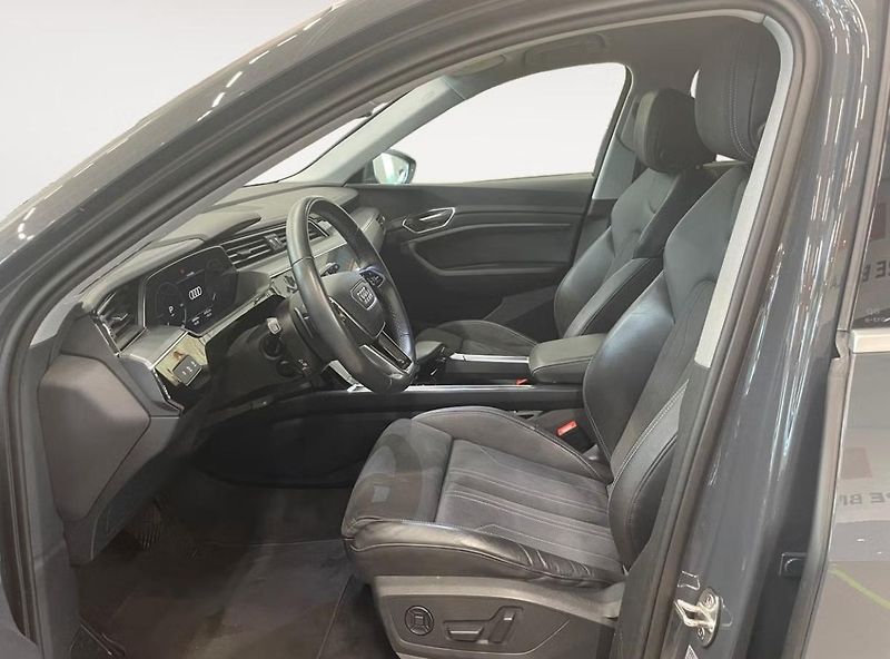 Audi Q8 e-tron 50 Q SoH 94% Kam Matrix HuD - fotka 8 z 20