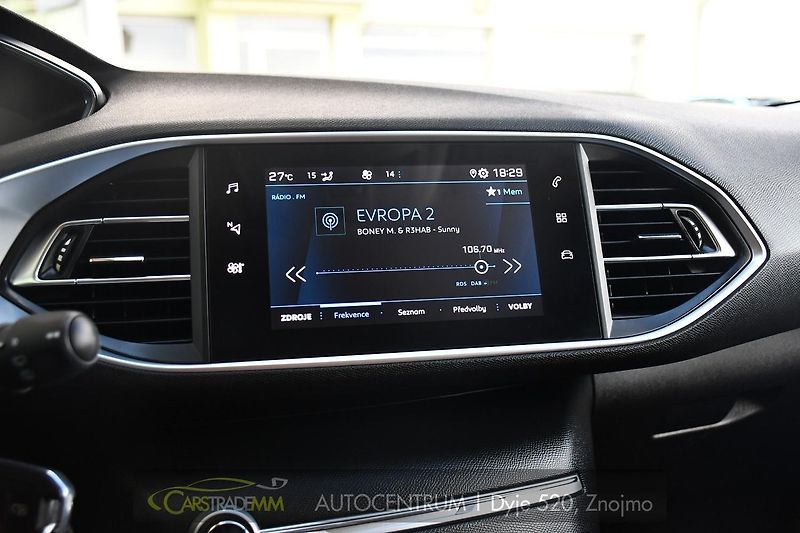 Peugeot 308 SW 1.5BlueHDi ACTIVE CARPLAY - fotka 31 z 49