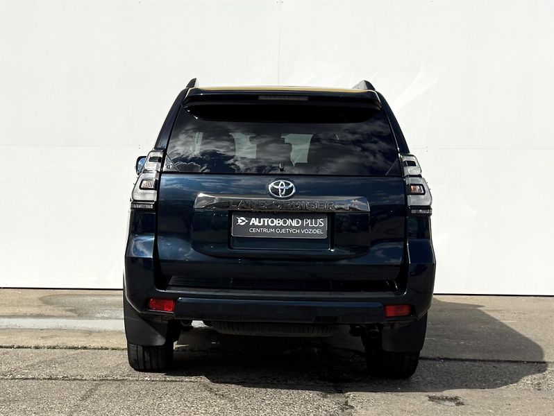 Toyota Land Cruiser 2.8 D-4D AT AWD 150kW Executiv - fotka 9 z 25