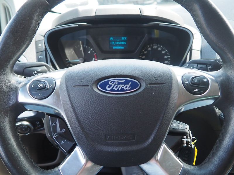 Ford Tourneo Custom (2017) 2.0 TDCi, 125 kW, 9 míst, ČR - fotka 23 z 38